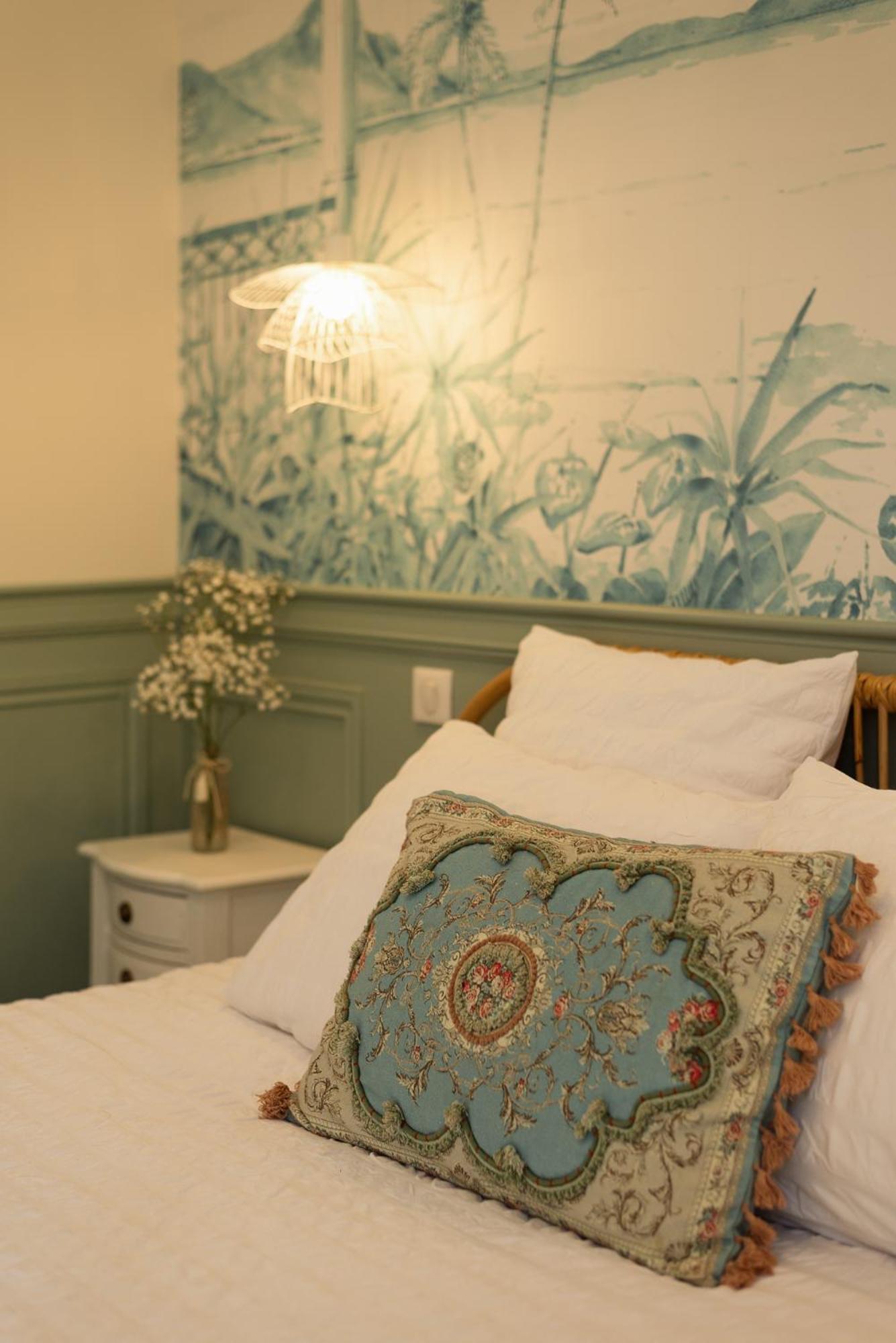 Manoir De Laroque Delprat Bed & Breakfast Autoire Bagian luar foto